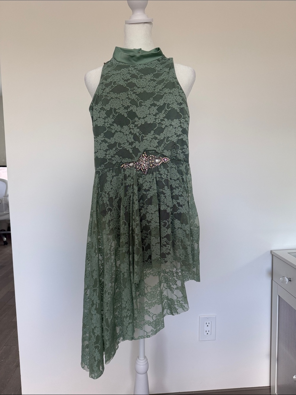 Custom-made Green Lace High-Neck Asymmetrical Dress with Jeweled Waist